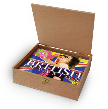 CD der 80er Jahre Musik Hits in Holzkiste mit Banderole